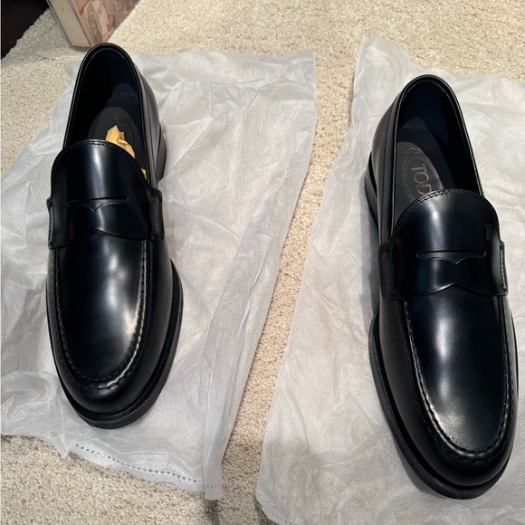 NEW IN BOX Tods Leather Loafers - Picture 6 of 9